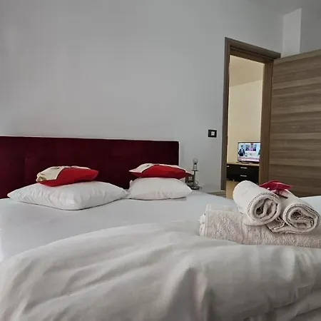 Apartment Azizi Beachfront & Pool Langa Plaja Gym *