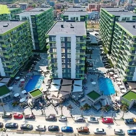 Apartment Azizi Beachfront & Pool Langa Plaja Gym