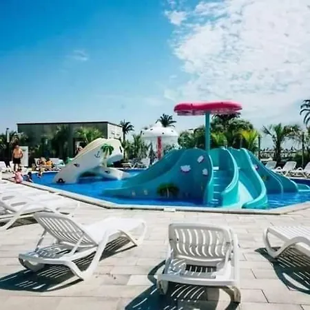 شقة Azizi Beachfront & Pool Langa Plaja Gym Năvodari
