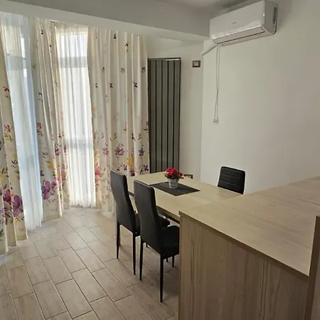 Apartment Azizi Beachfront & Pool Langa Plaja Gym *